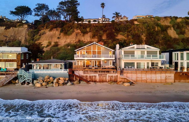 Unbeatable Beachfront Bliss w/ Ocean Views, Luxe Interiors & Patio Beach Road - Foto 49