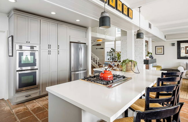Unbeatable Beachfront Bliss w/ Ocean Views, Luxe Interiors & Patio Beach Road - Foto 17