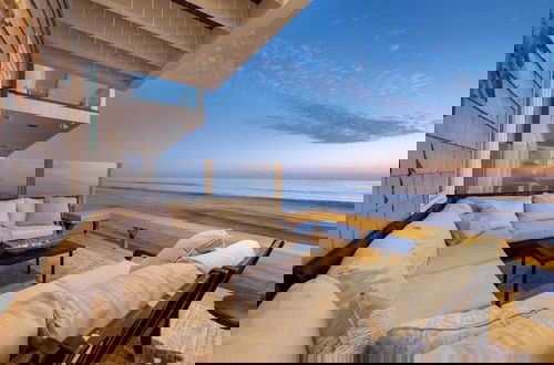 Foto 38 - Unbeatable Beachfront Bliss w/ Ocean Views, Luxe Interiors & Patio Beach Road