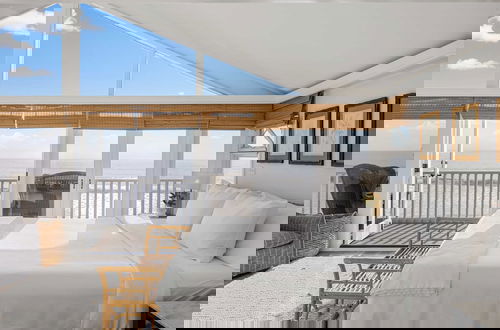 Foto 22 - Unbeatable Beachfront Bliss w/ Ocean Views, Luxe Interiors & Patio Beach Road