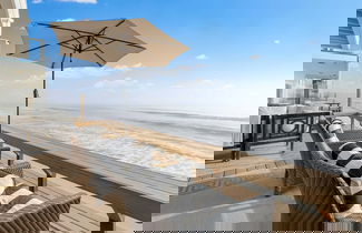 Foto 1 - Unbeatable Beachfront Bliss w/ Ocean Views, Luxe Interiors & Patio Beach Road