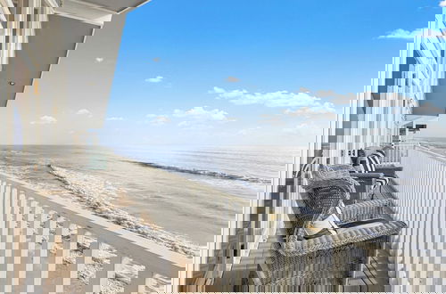 Foto 24 - Unbeatable Beachfront Bliss w/ Ocean Views, Luxe Interiors & Patio Beach Road