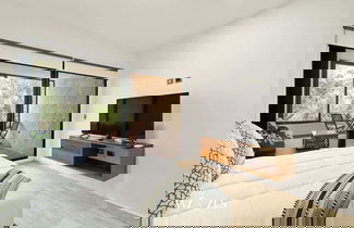Foto 2 - Spacious Loft W/garden View Pool + Jacuzzi GYM
