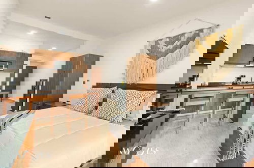 Foto 3 - Spacious Loft W/garden View Pool + Jacuzzi GYM