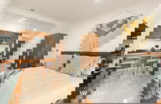 Foto 3 - Spacious Loft W/garden View Pool + Jacuzzi GYM