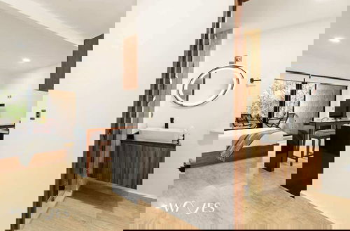 Foto 5 - Spacious Loft W/garden View Pool + Jacuzzi GYM