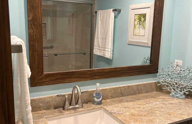 Gorgeous 2 bedroom condo with panoramic views of the Atlantic Ocean. 2 Condo by RedAwning - Foto 23
