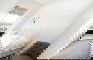 Photo 2 - Contemporary Apt in the New Town