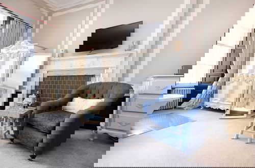 Photo 17 - Contemporary Apt in the New Town