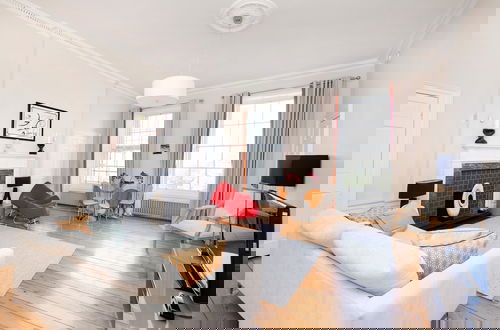 Photo 12 - Contemporary Apt in the New Town