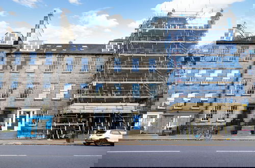 Photo 32 - Contemporary Apt in the New Town