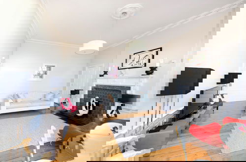 Photo 6 - Contemporary Apt in the New Town