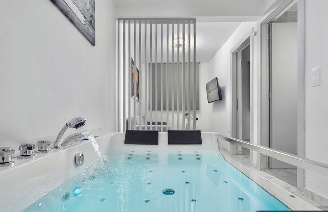 Premium Jacuzzi Suite at the City Center - Foto 13
