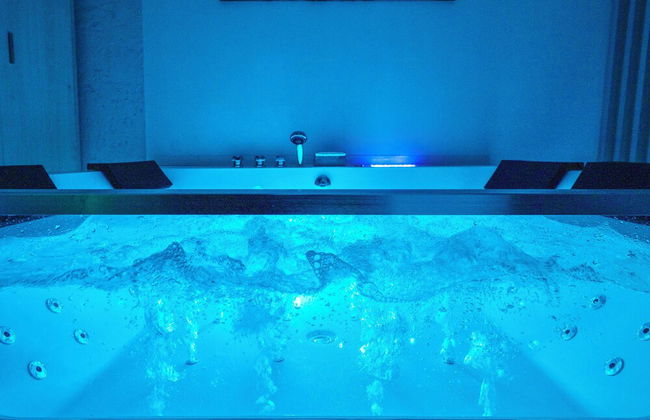 Premium Jacuzzi Suite at the City Center - Foto 20