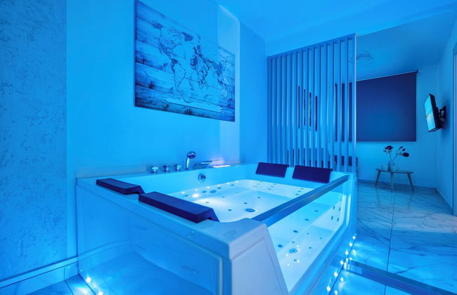 Premium Jacuzzi Suite at the City Center - Foto 14
