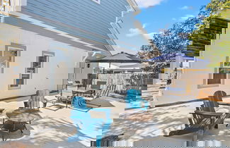 Foto 1 - Beach House Spacious 4BR Retreat With Gulf Views & Observation Deck!