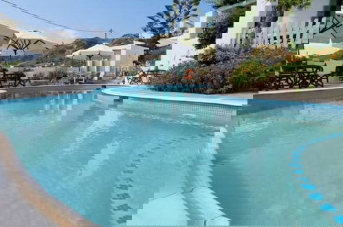 Photo 18 - Skyros Luxury Poolside Getaway