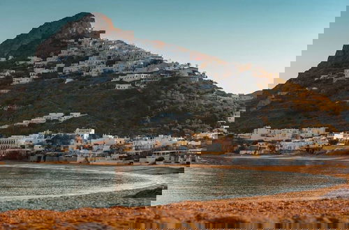 Photo 11 - Skyros Luxury Poolside Getaway
