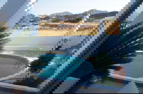 Photo 28 - Skyros Luxury Poolside Getaway