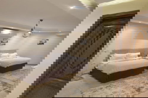 Foto 2 - pyramids boutique