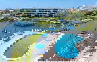 Foto 2 - Charming 2BR Lagoon-view Steps To Siesta Key Beach