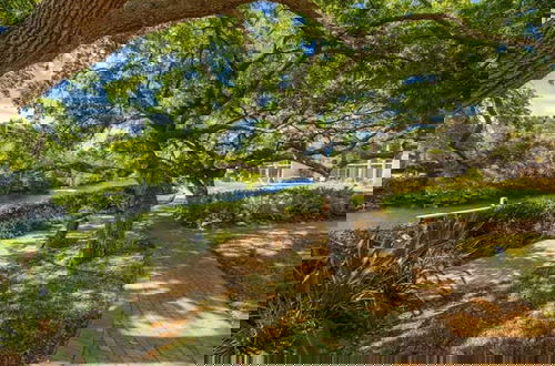 Foto 25 - Charming 2BR Lagoon-view Steps To Siesta Key Beach