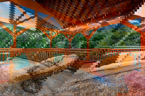 Foto 41 - Smokey s Paradise by Avantstay Sleeps 22 Pool