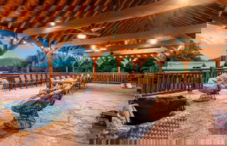 Foto 3 - Smokey s Paradise by Avantstay Sleeps 22 Pool
