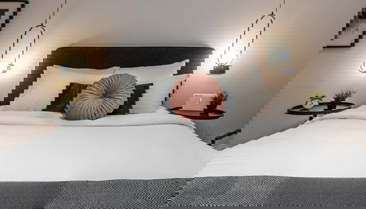 Foto 1 - Phaedrus Living: Lykavitos Heights Studio
