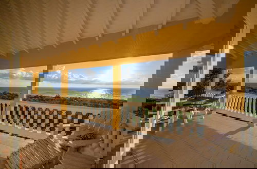 Foto 10 - Tropical Twilight Haven Unwind in Style
