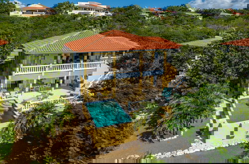 Foto 2 - Tropical Twilight Haven Unwind in Style