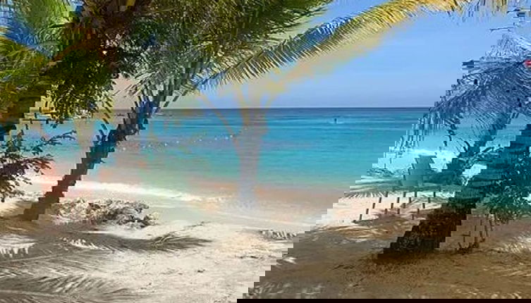 Foto 1 - The Art Studio 12 Beachfront Apartment Barbados