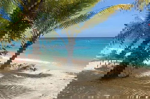 Foto 1 - The Art Studio 12 Beachfront Apartment Barbados