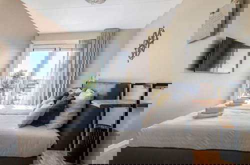 Foto 2 - Beachfront Apartment With 2 Terraces