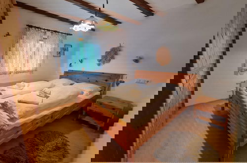 Photo 3 - Apartment With Mountain Views