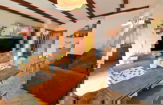 Foto 1 - Apartment With Mountain Views
