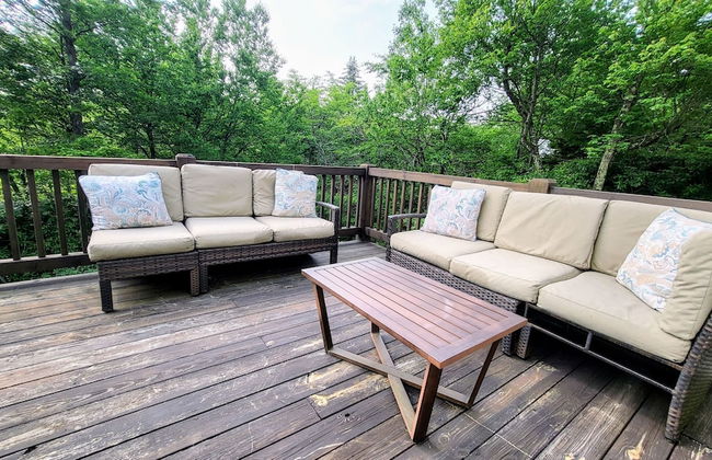 The Nest at Pinecrest by Avantstay Hot Tub Spacious Deck Game Room Fire Pit - Foto 48