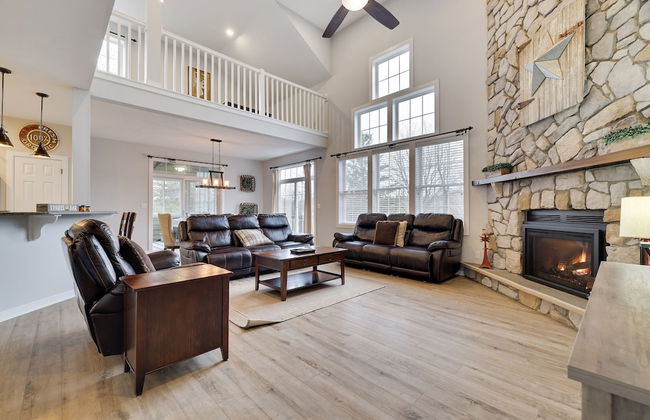 The Nest at Pinecrest by Avantstay Hot Tub Spacious Deck Game Room Fire Pit - Foto 14