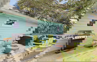Foto 3 - Haven Hidden Grove Buyout 2 Homes - Walk to Beach Hot Tub Game Room Deck