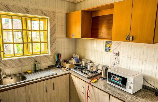 California Apartment - Photo 16