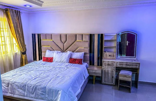 California Apartment - Photo 1