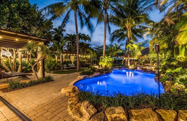50% off New Waterfront Oasis Mins Beach, Eats, Shop - Foto 27