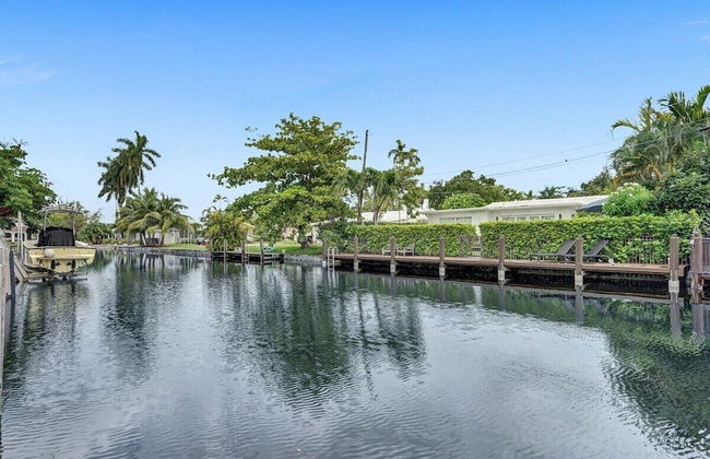 50% off New Waterfront Oasis Mins Beach, Eats, Shop - Foto 33
