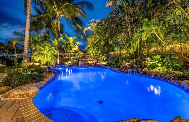 50% off New Waterfront Oasis Mins Beach, Eats, Shop - Foto 20