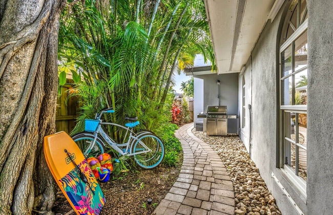 50% off New Waterfront Oasis Mins Beach, Eats, Shop - Foto 70