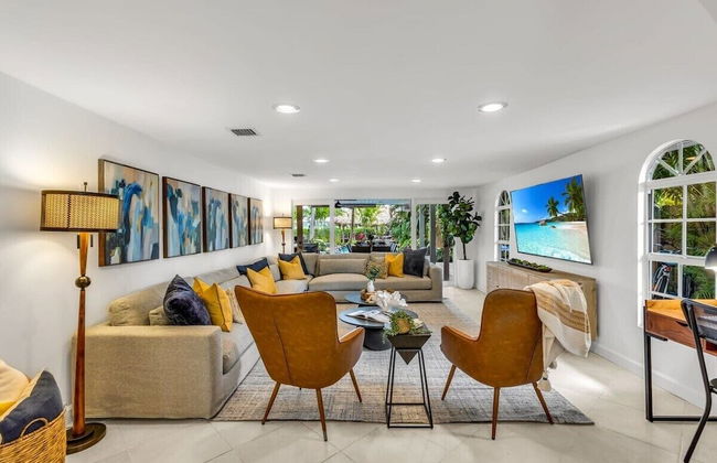 50% off New Waterfront Oasis Mins Beach, Eats, Shop - Foto 13