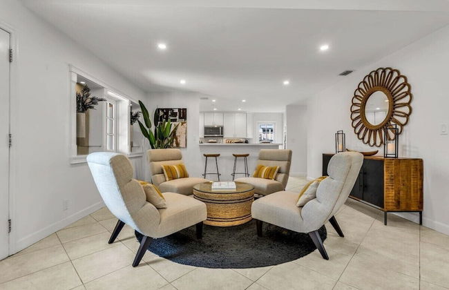50% off New Waterfront Oasis Mins Beach, Eats, Shop - Foto 12