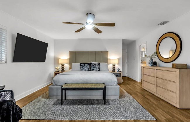 50% off New Waterfront Oasis Mins Beach, Eats, Shop - Foto 4