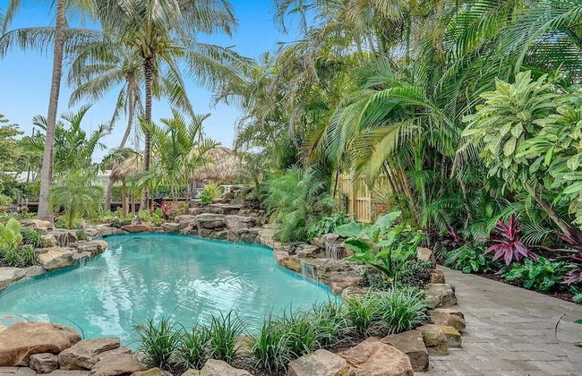 50% off New Waterfront Oasis Mins Beach, Eats, Shop - Foto 1