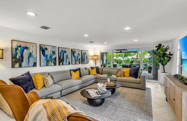 50% off New Waterfront Oasis Mins Beach, Eats, Shop - Foto 10